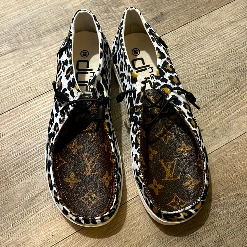 Hey Dude Cheetah Slip Ons Summer Casual 38 8 Sneakers